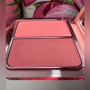 Natasha Denona HY-BLUSH
CLOUDY CREAM CHEEK DUO